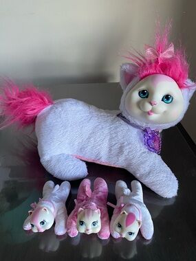 Hasbro 2017 Kitty Surprise Mom & Babies plush animals